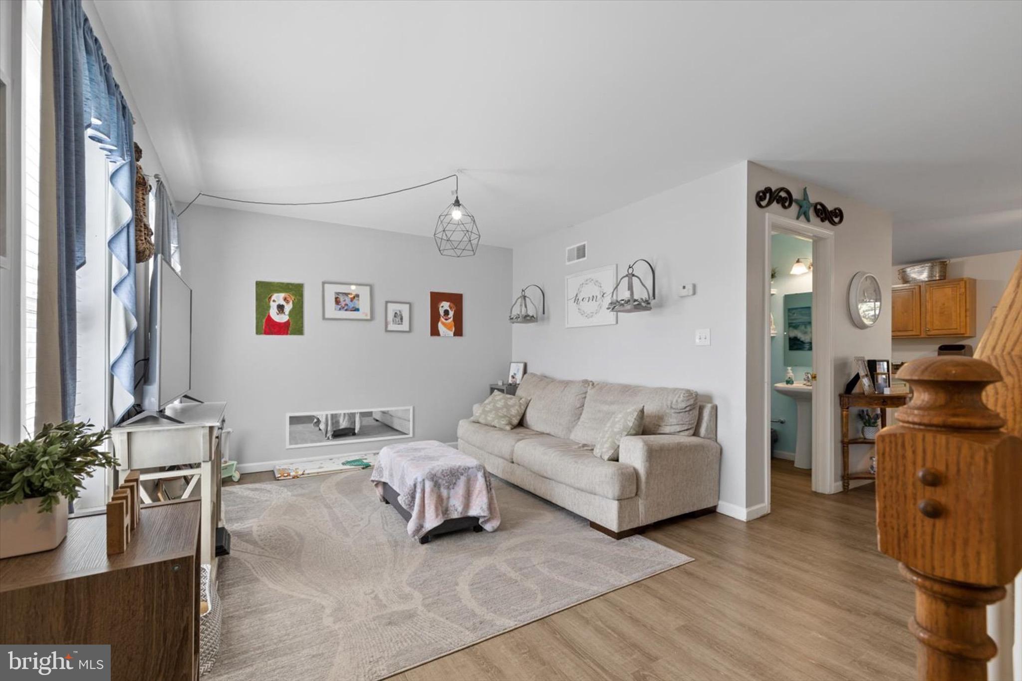 739 KNOLL DRIVE