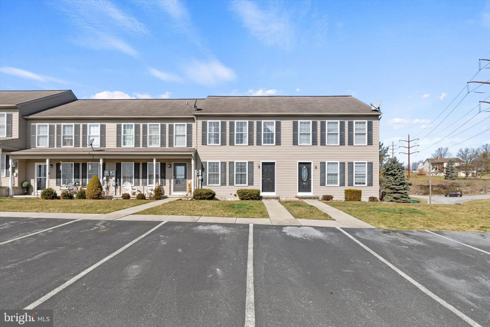 739 KNOLL DRIVE