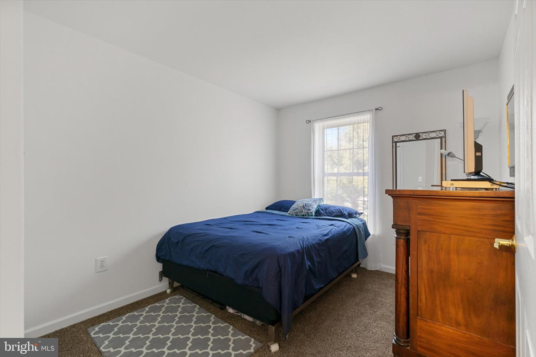 739 KNOLL DRIVE