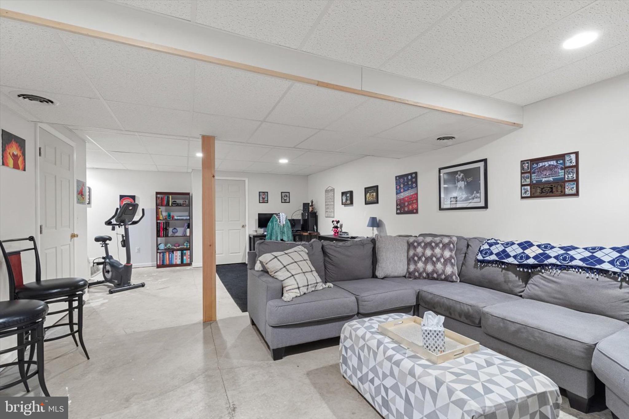 739 KNOLL DRIVE