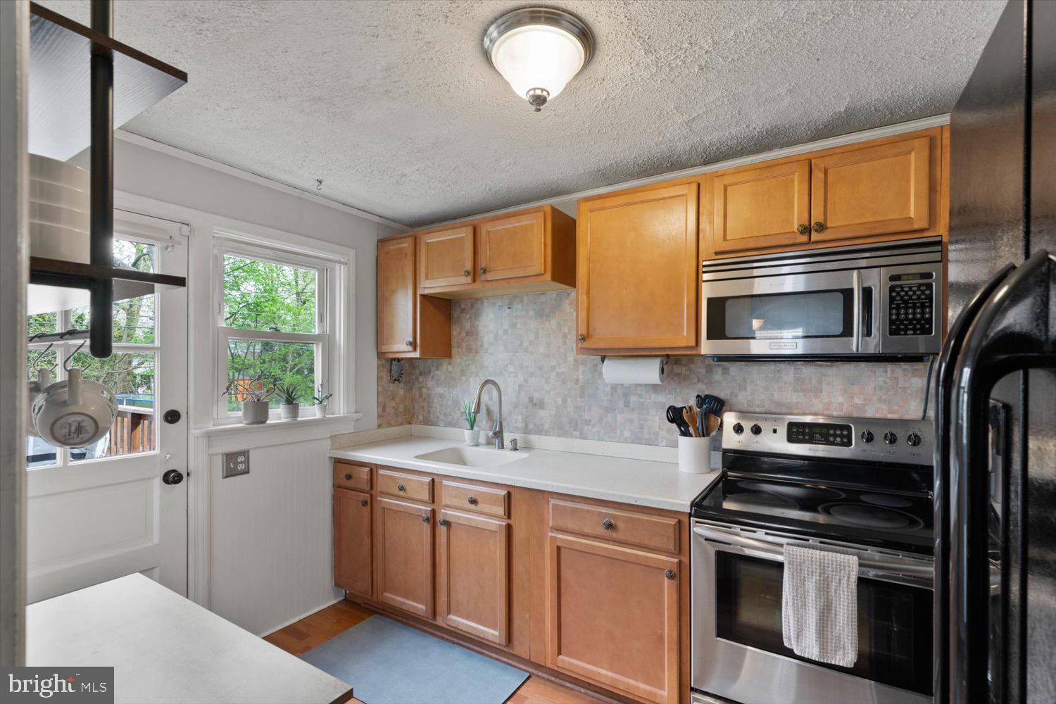 1021 EDGEMOOR COURT