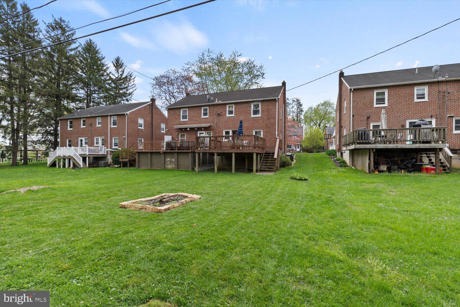 1021 EDGEMOOR COURT