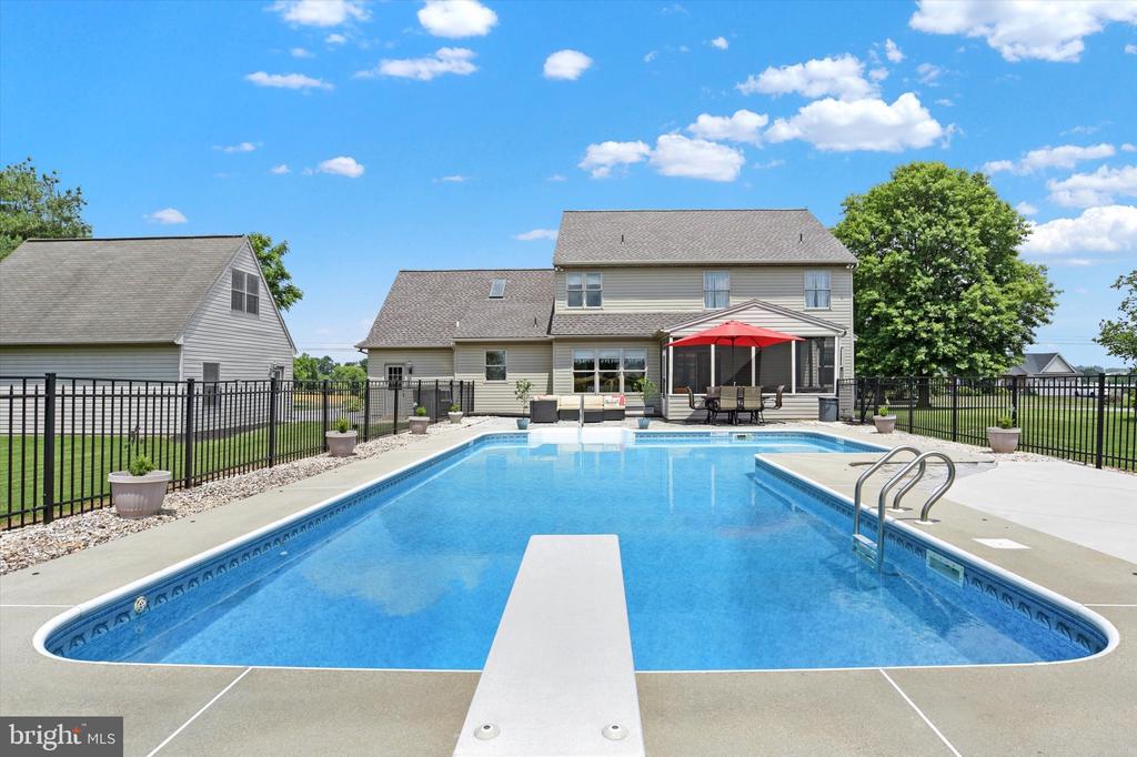 284 TRAIL ROAD N