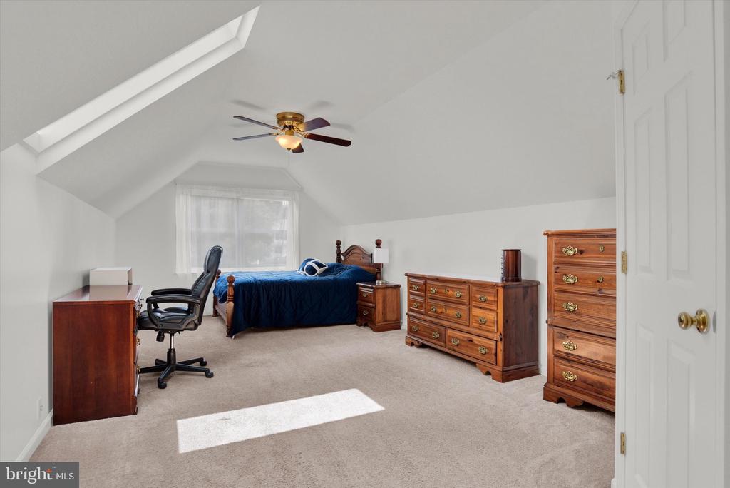 284 TRAIL ROAD N