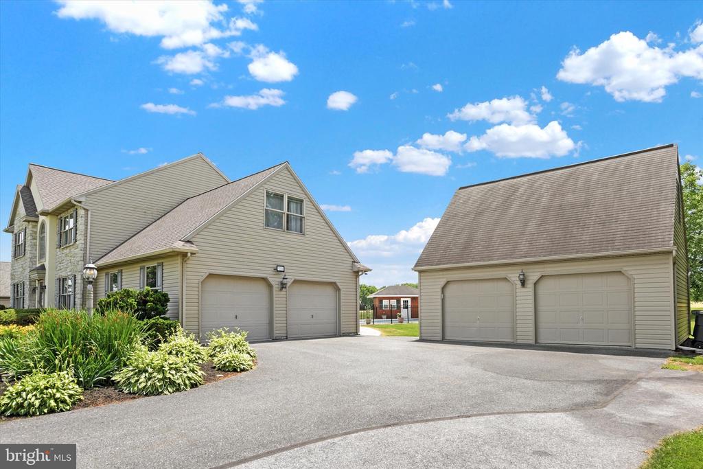 284 TRAIL ROAD N