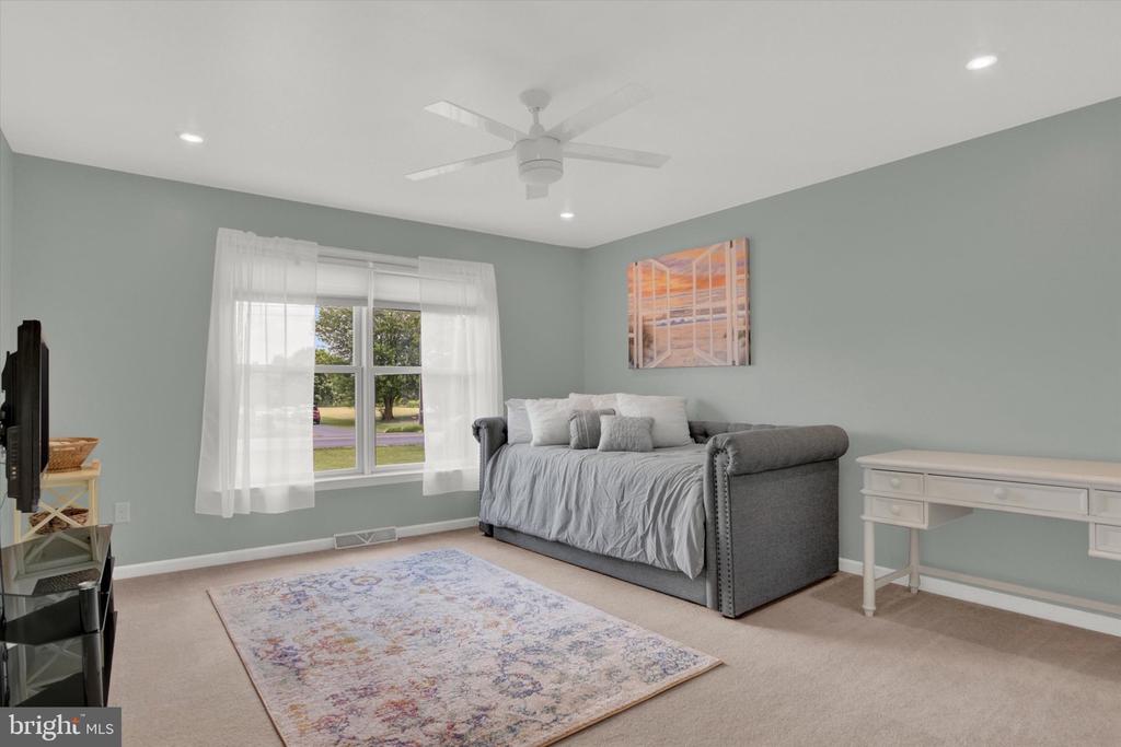 284 TRAIL ROAD N