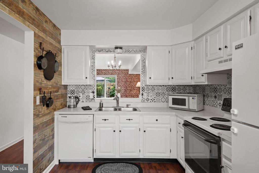 341 MEETINGHOUSE LANE