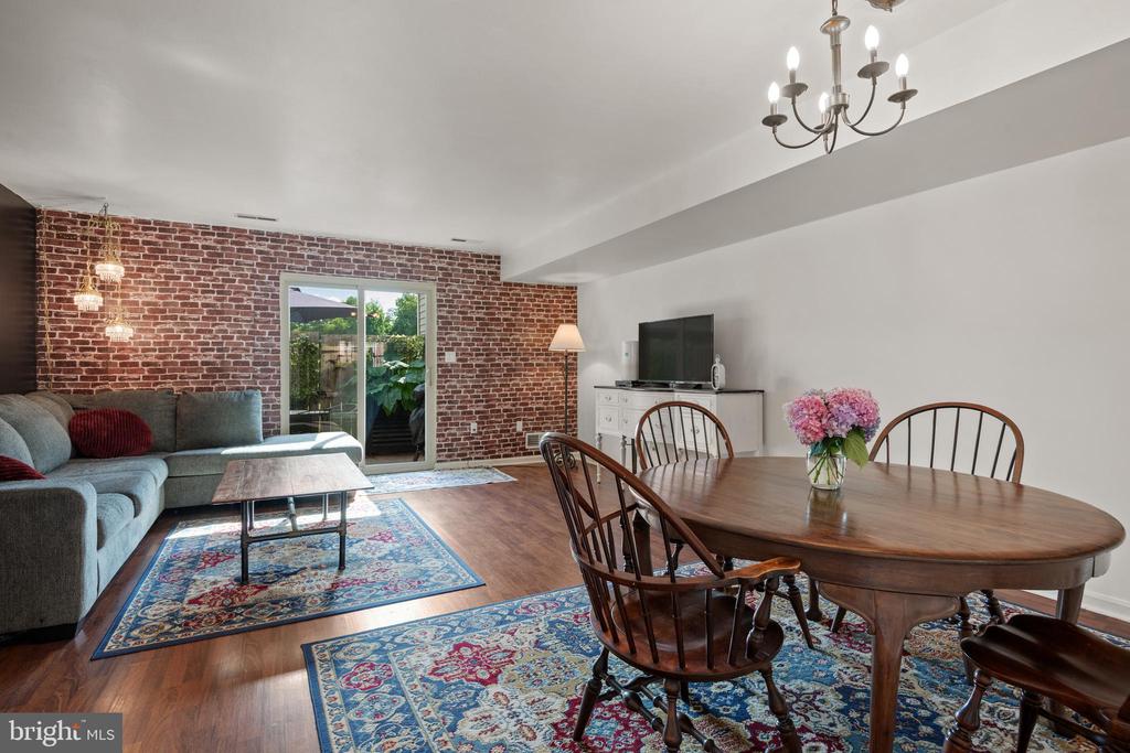 341 MEETINGHOUSE LANE