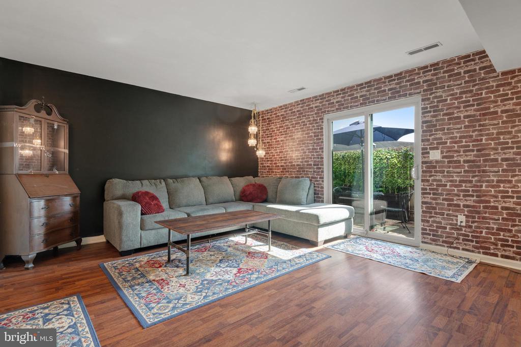 341 MEETINGHOUSE LANE