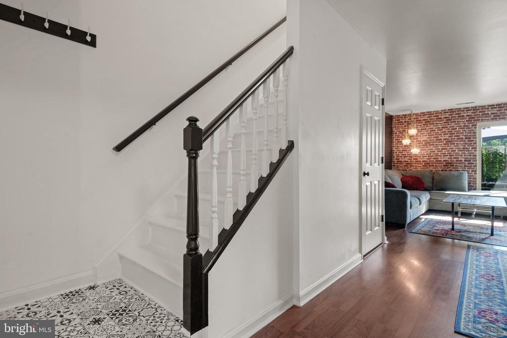341 MEETINGHOUSE LANE