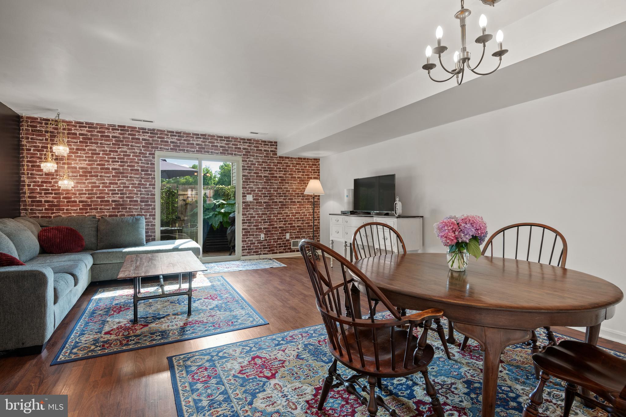 341 MEETINGHOUSE LANE