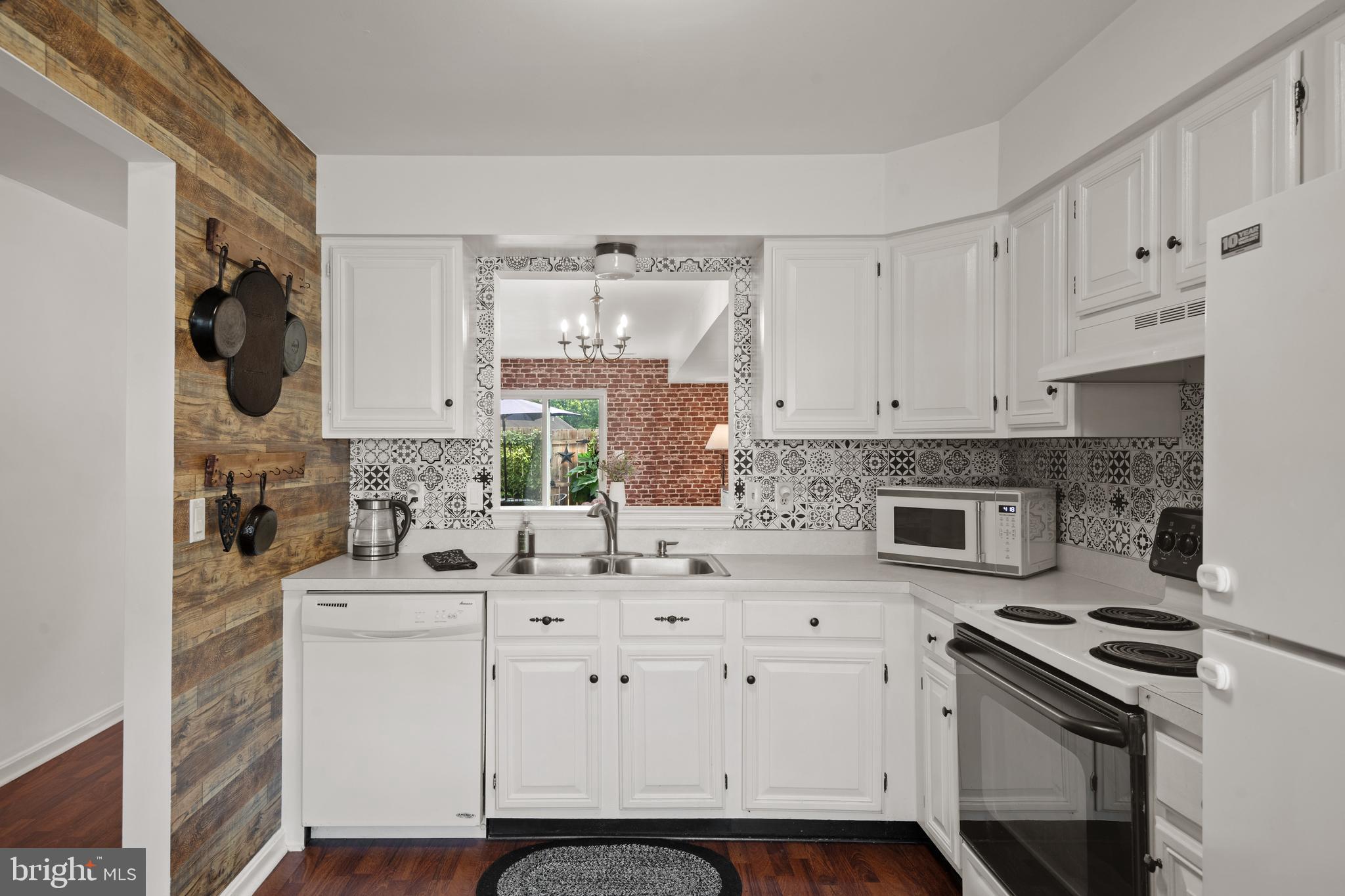 341 MEETINGHOUSE LANE