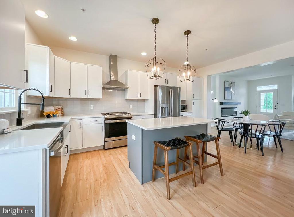 2411 ARTESIAN WAY