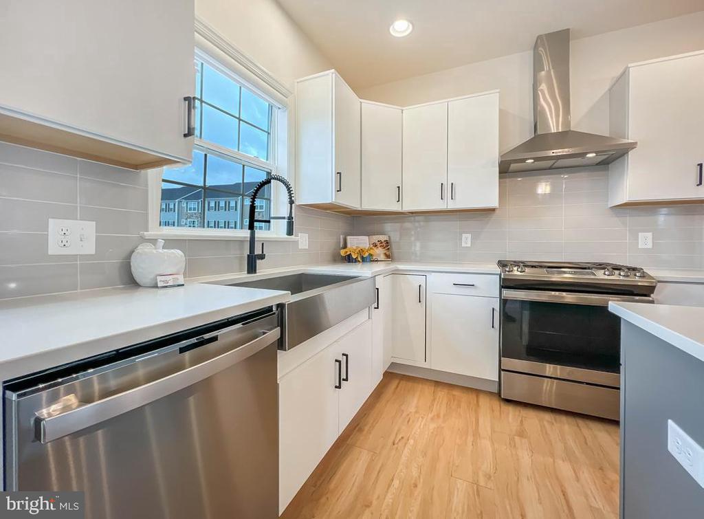 2411 ARTESIAN WAY