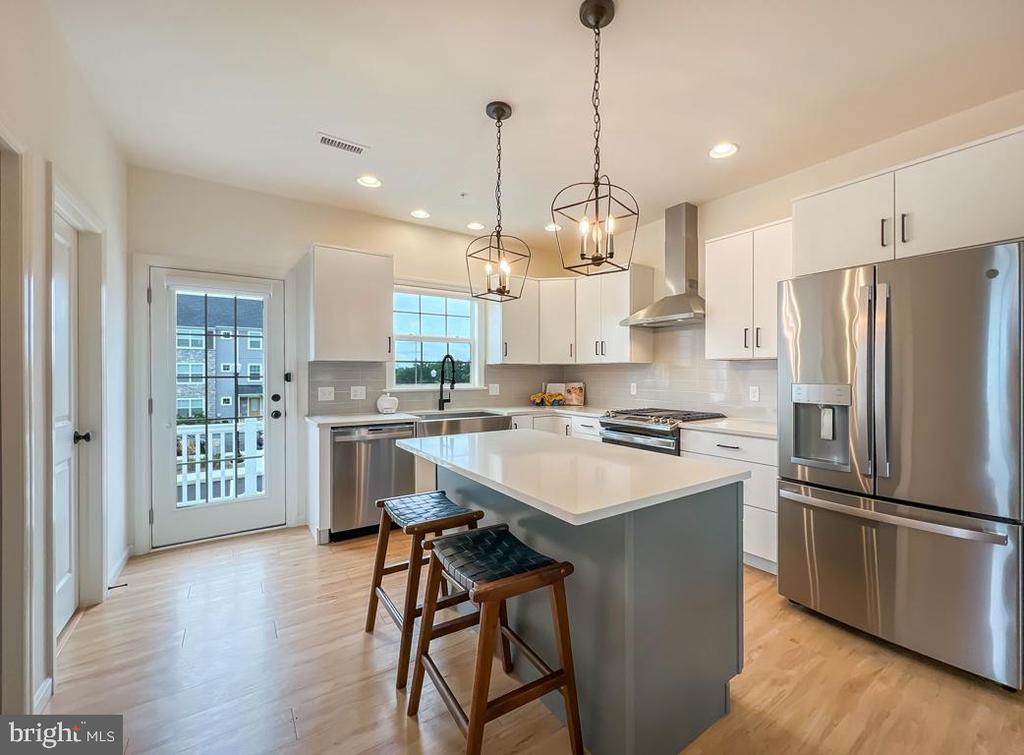 2411 ARTESIAN WAY