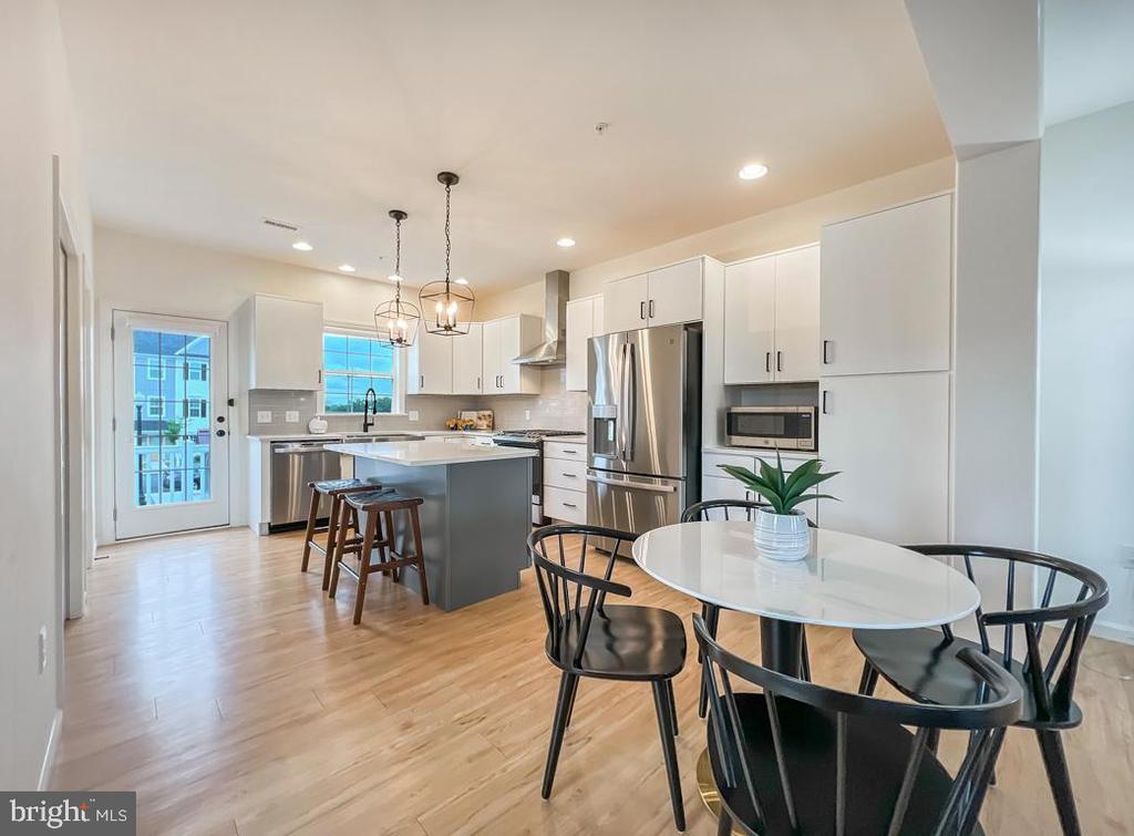2411 ARTESIAN WAY