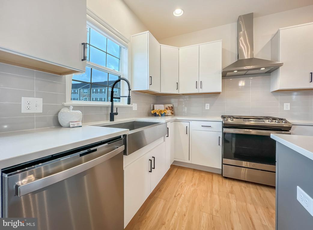 2411 ARTESIAN WAY