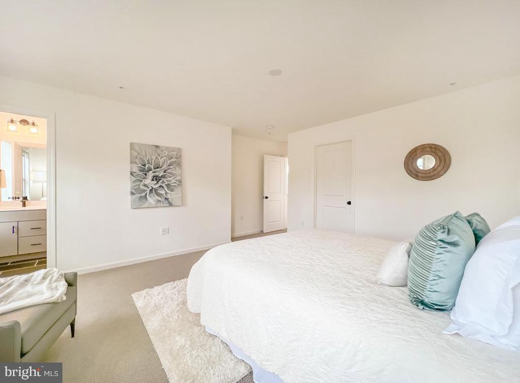 2411 ARTESIAN WAY