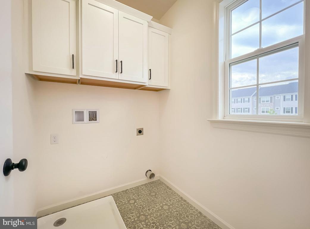 2411 ARTESIAN WAY