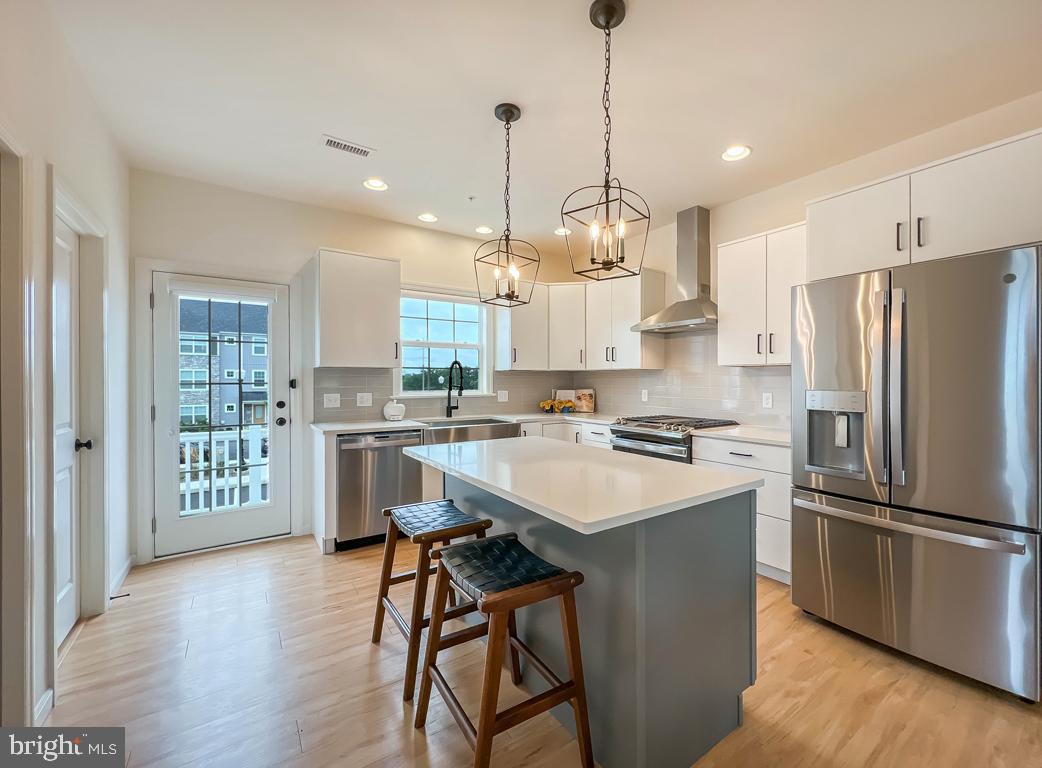 2411 ARTESIAN WAY