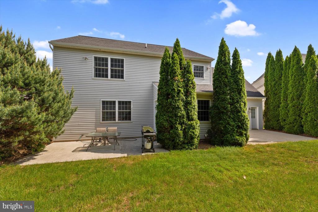 605 ROSEWOOD CIRCLE
