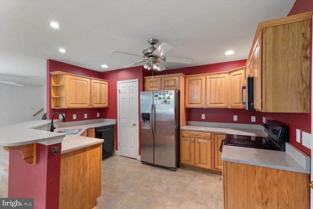 605 ROSEWOOD CIRCLE