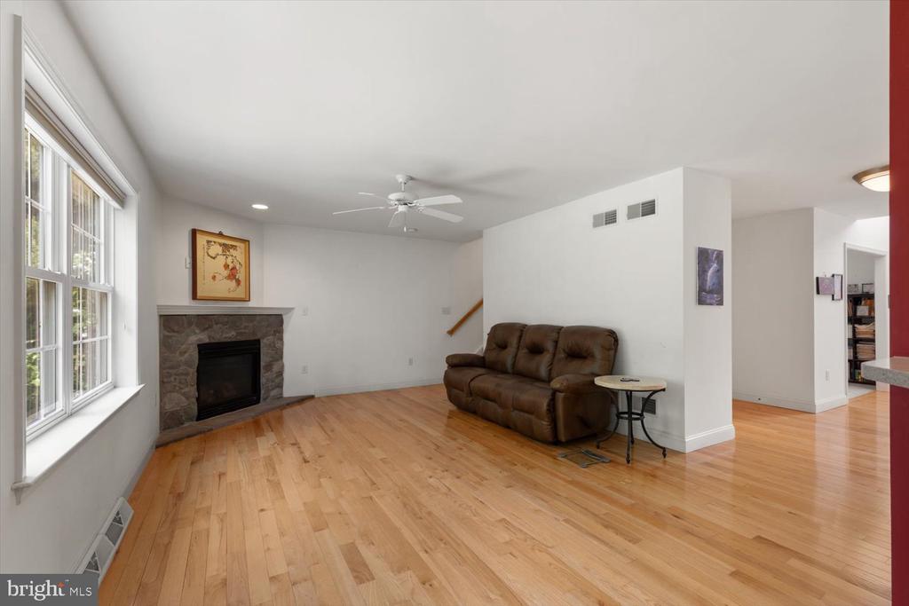 605 ROSEWOOD CIRCLE