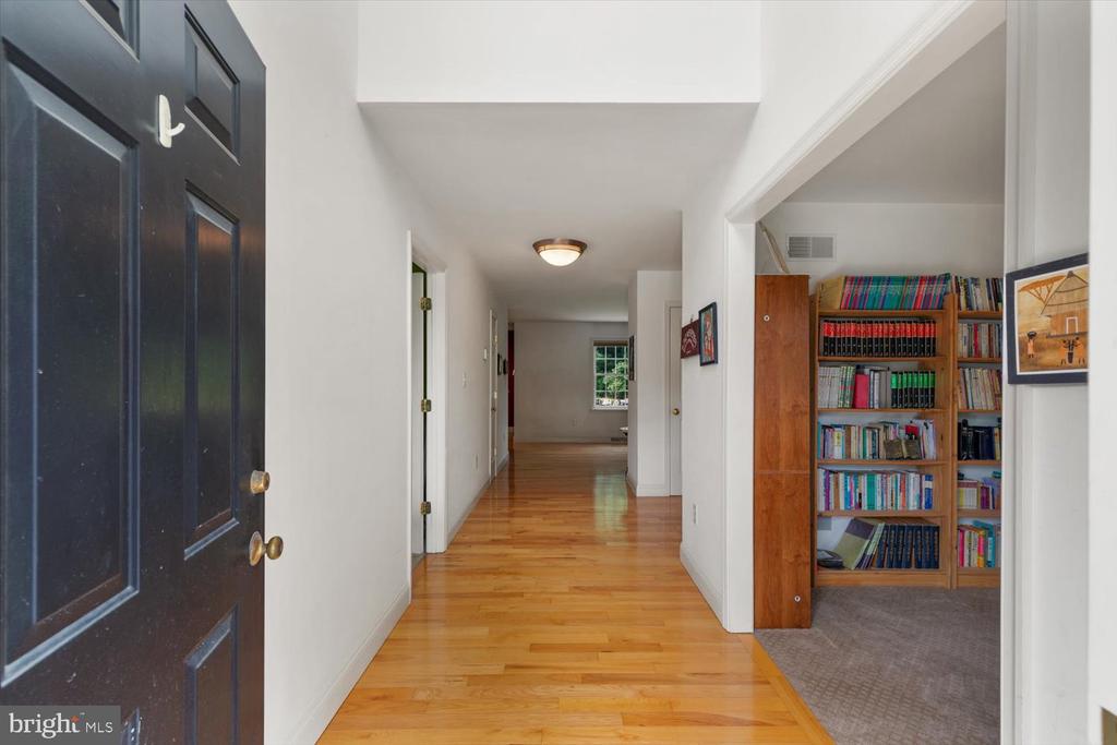 605 ROSEWOOD CIRCLE