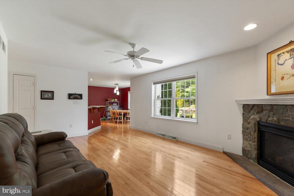 605 ROSEWOOD CIRCLE