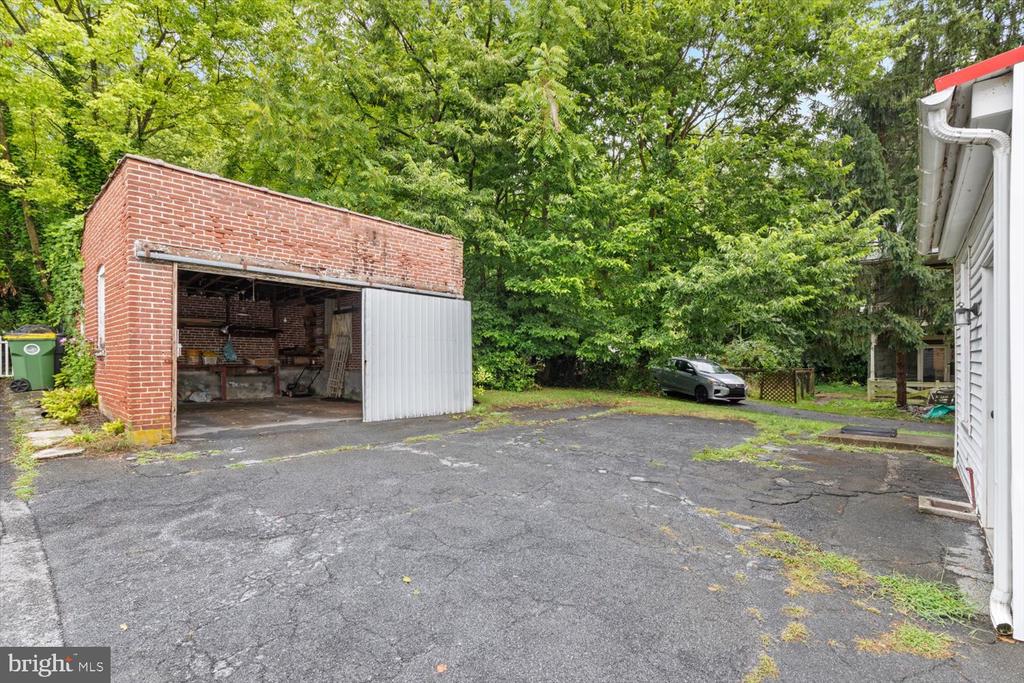 1108 WILLOW STREET PIKE