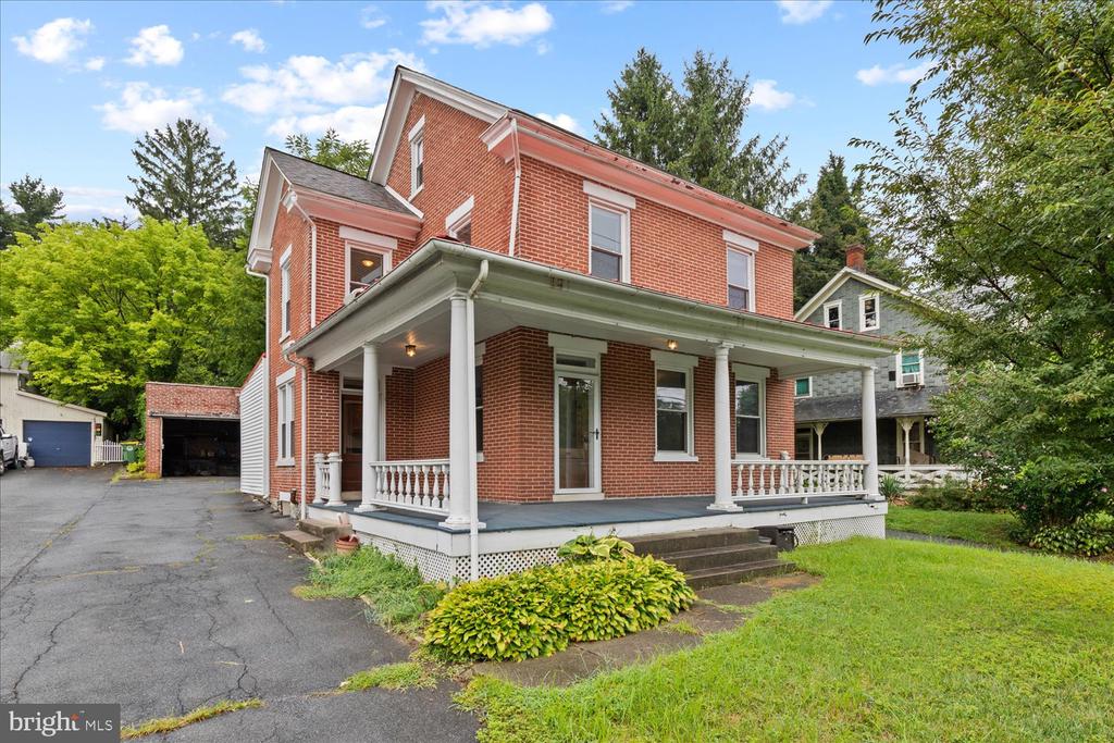 1108 WILLOW STREET PIKE
