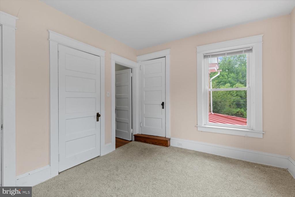 1108 WILLOW STREET PIKE