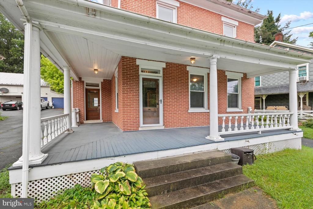 1108 WILLOW STREET PIKE