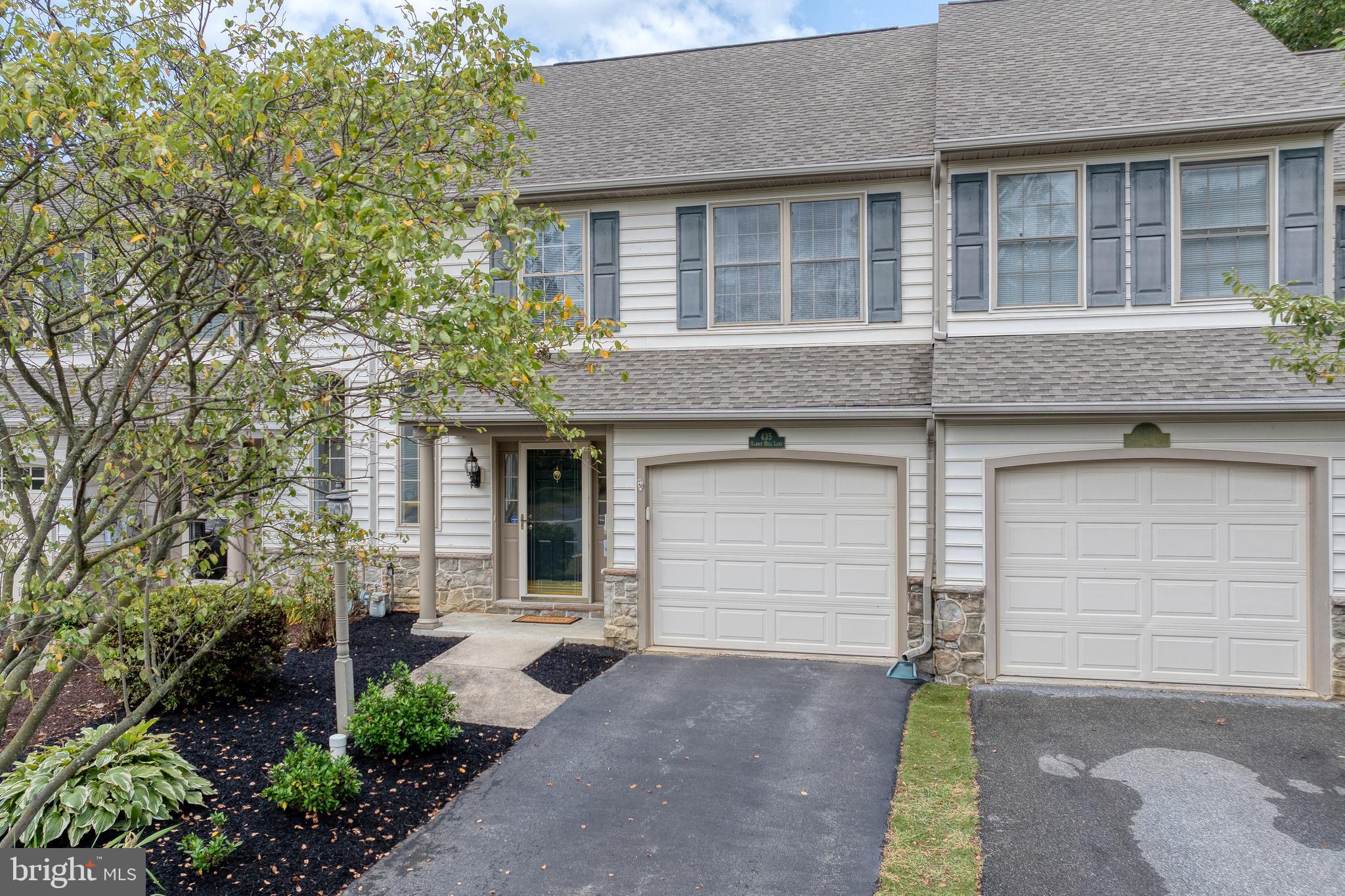 435 RABBIT HILL