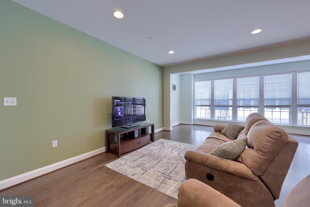 716 MAYER PLACE