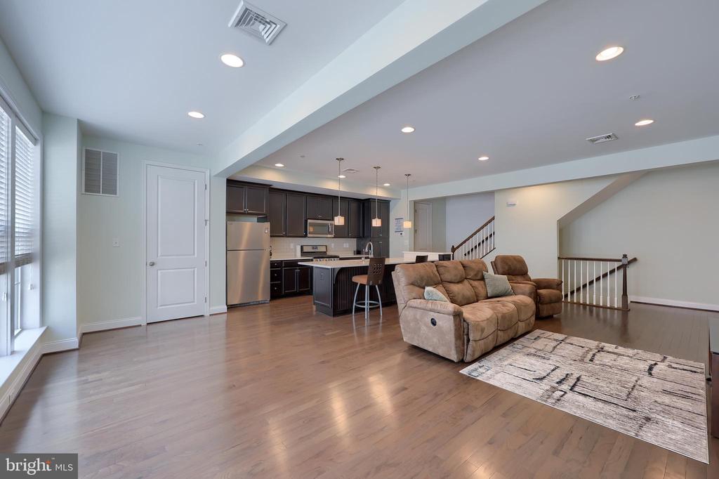 716 MAYER PLACE