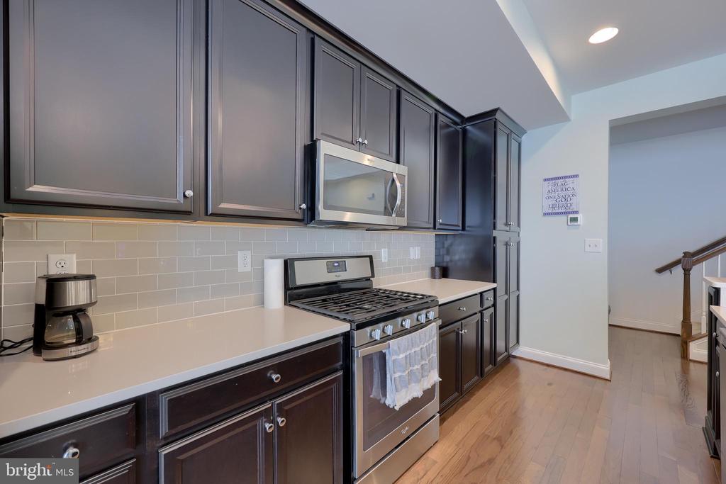 716 MAYER PLACE