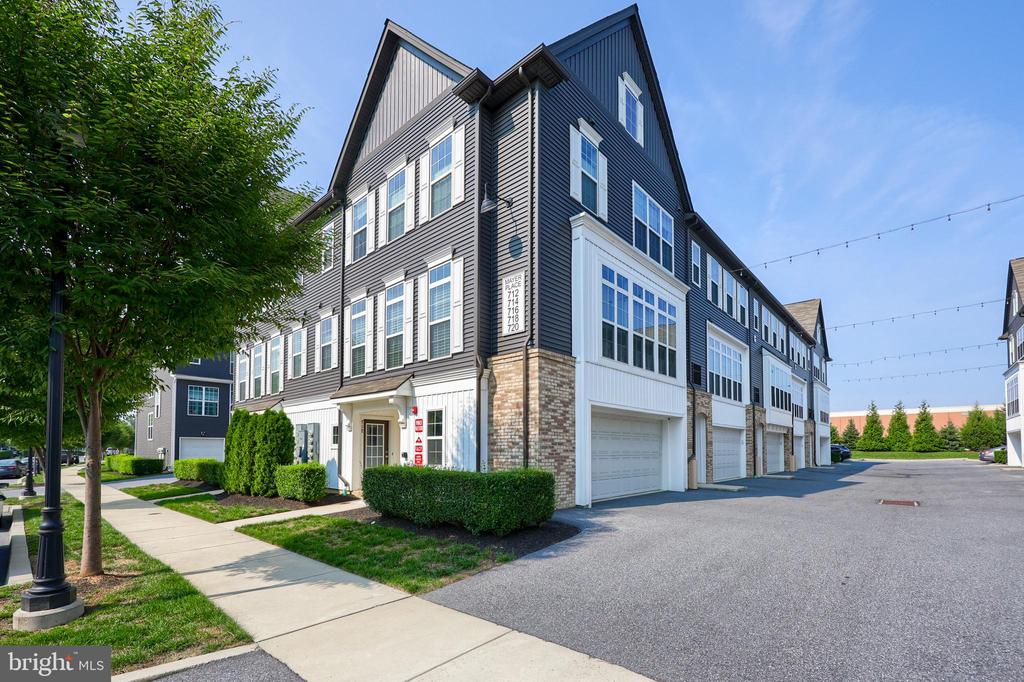 716 MAYER PLACE