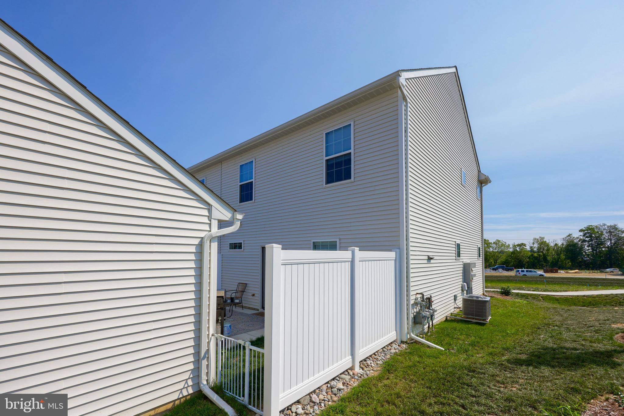 2454 ARTESIAN WAY