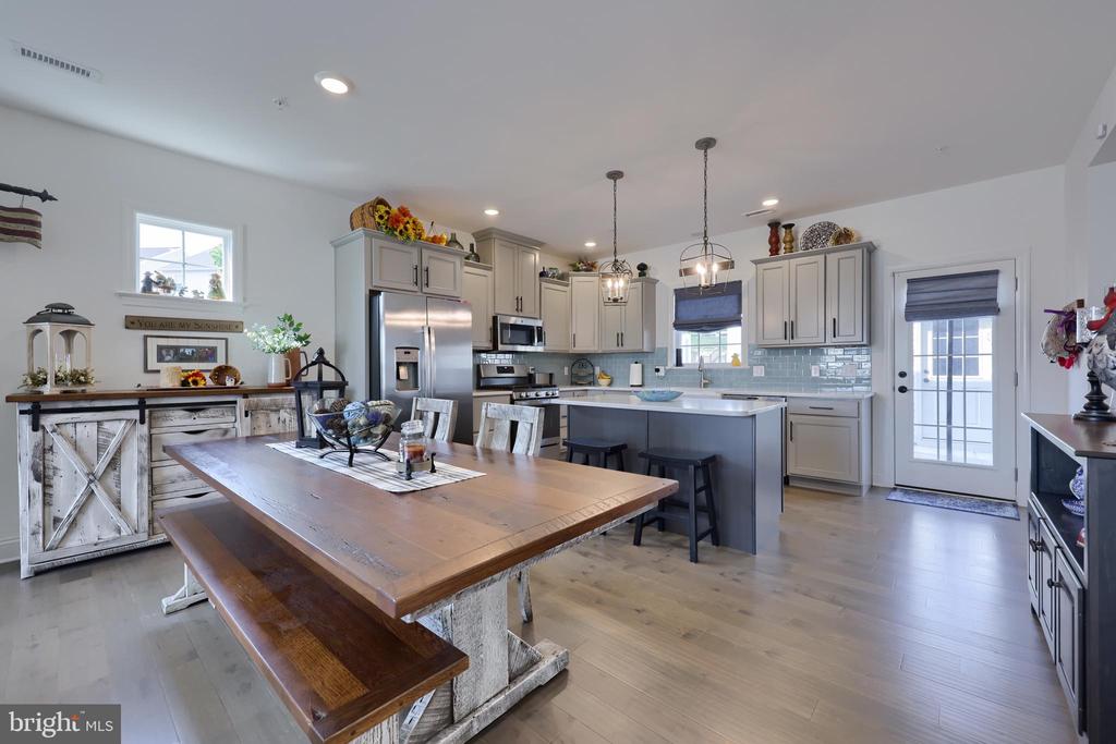 2454 ARTESIAN WAY