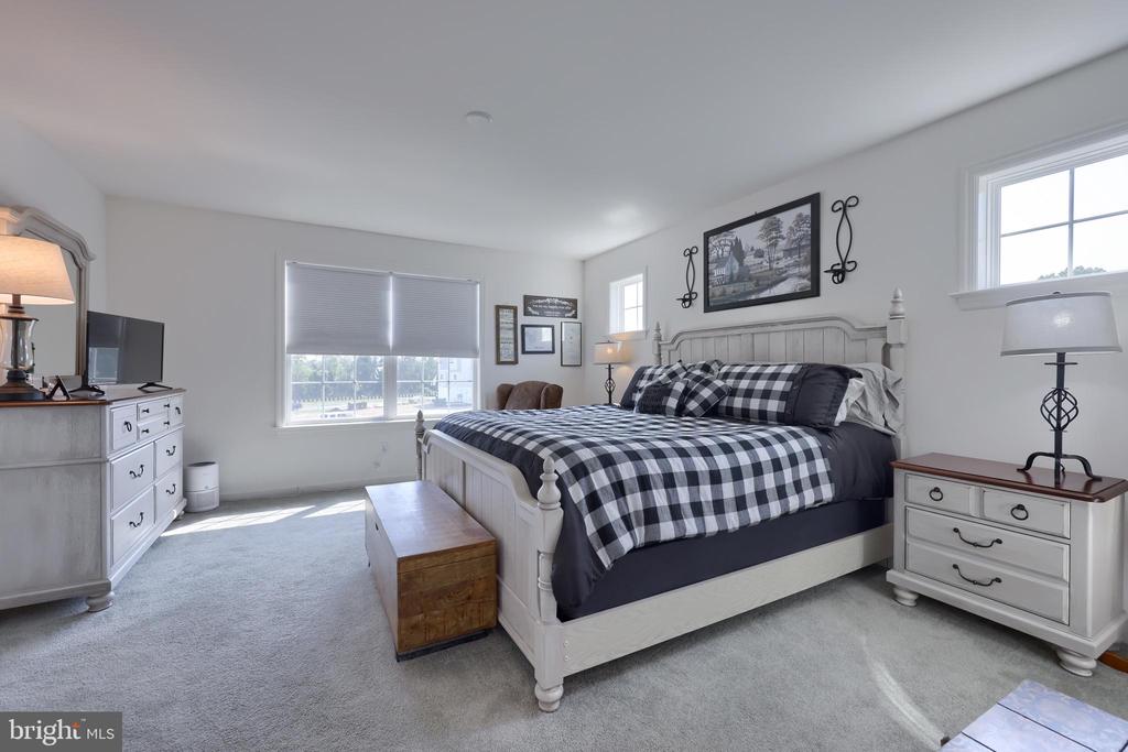 2454 ARTESIAN WAY