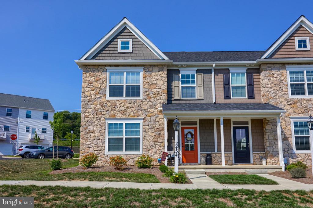 2454 ARTESIAN WAY