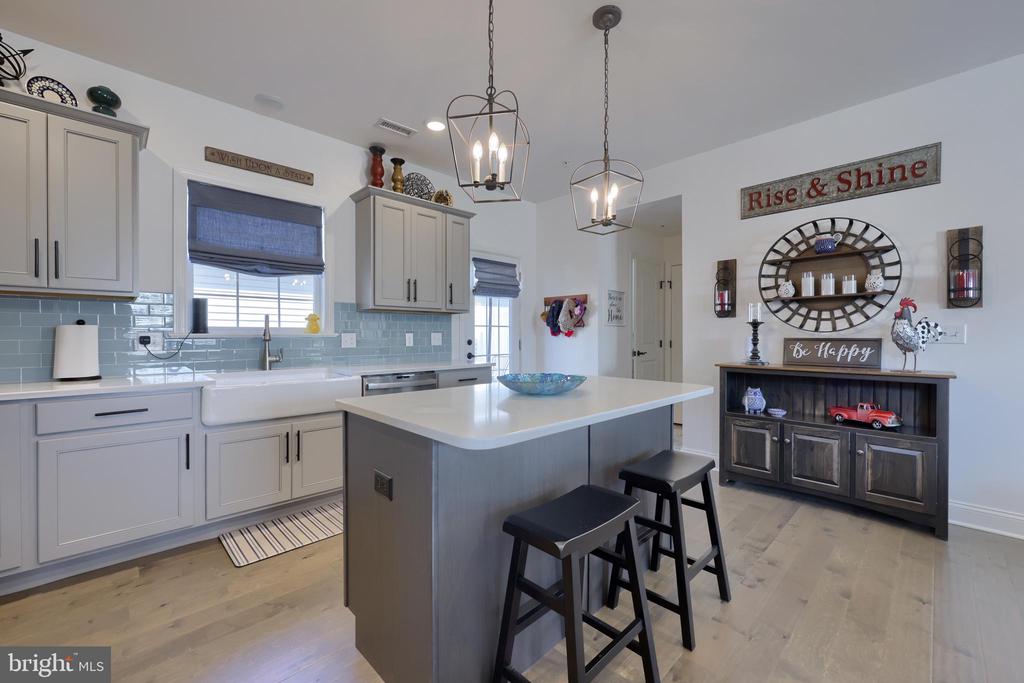 2454 ARTESIAN WAY
