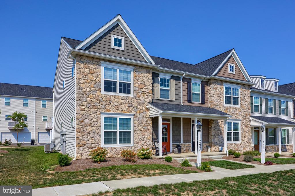 2454 ARTESIAN WAY