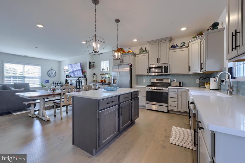 2454 ARTESIAN WAY