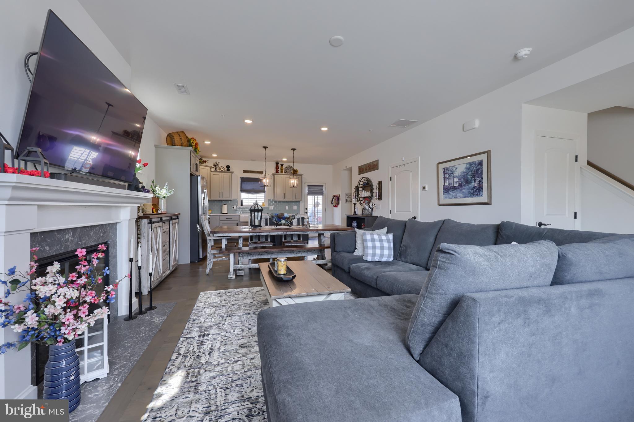 2454 ARTESIAN WAY