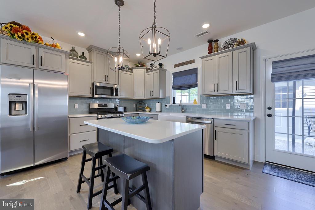 2454 ARTESIAN WAY