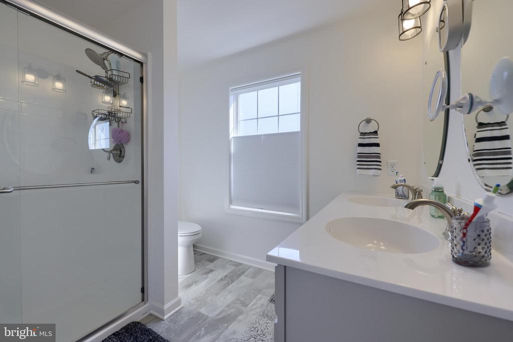 2454 ARTESIAN WAY