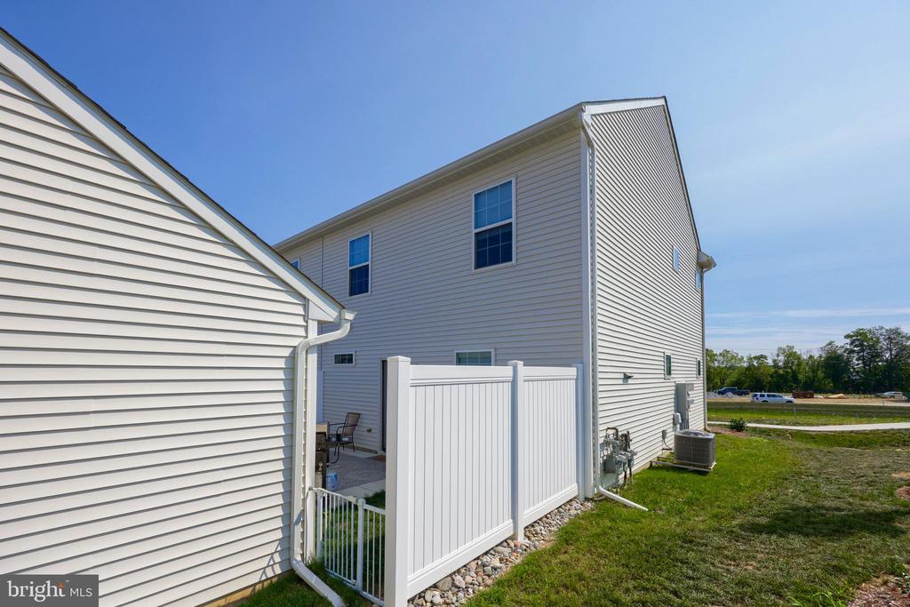 2454 ARTESIAN WAY