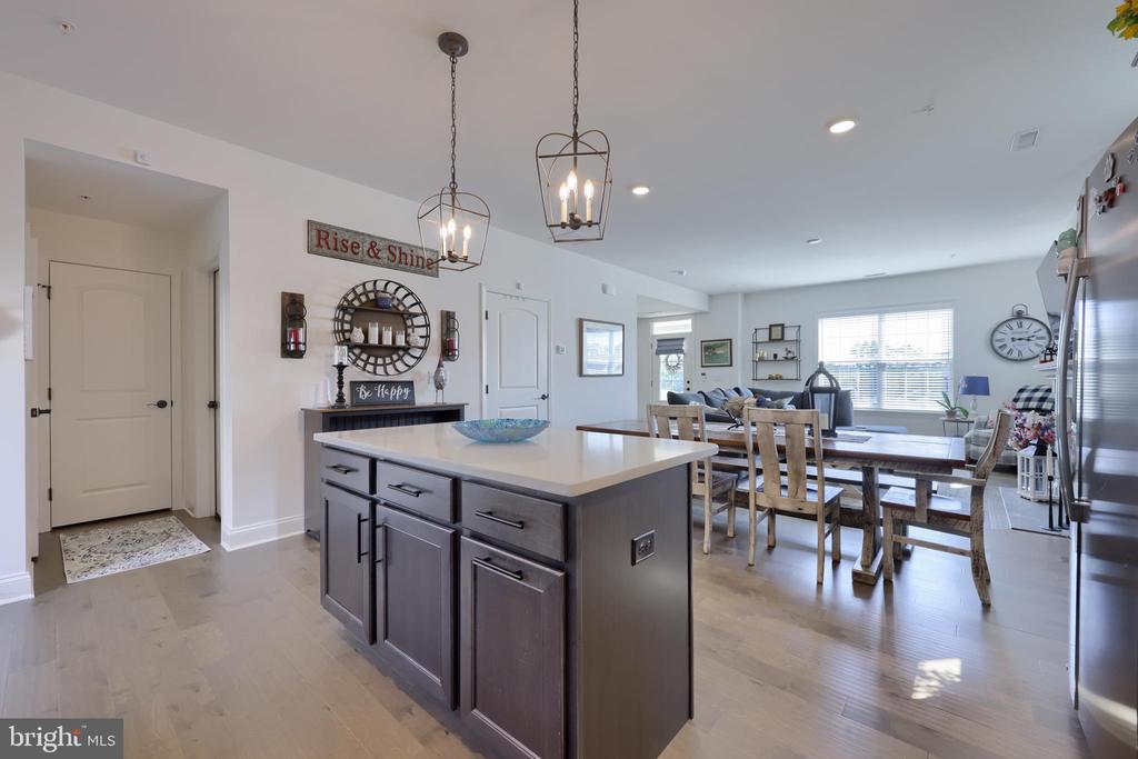 2454 ARTESIAN WAY
